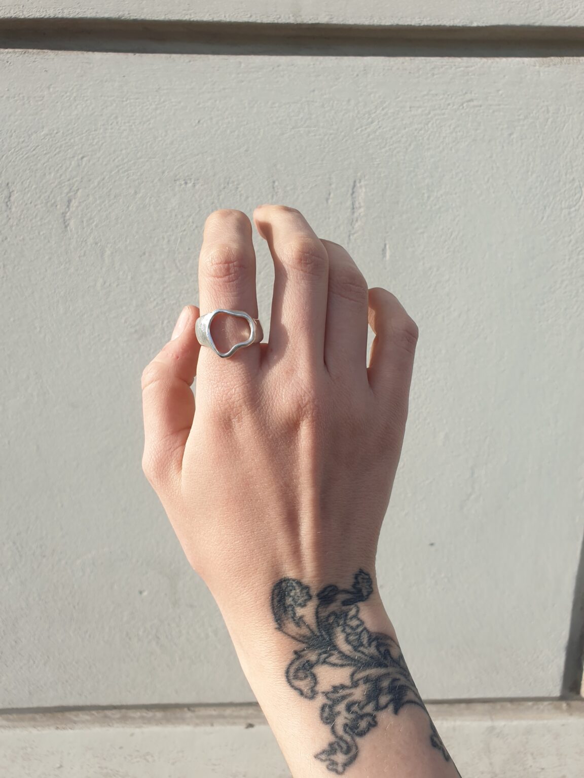 Hole ring