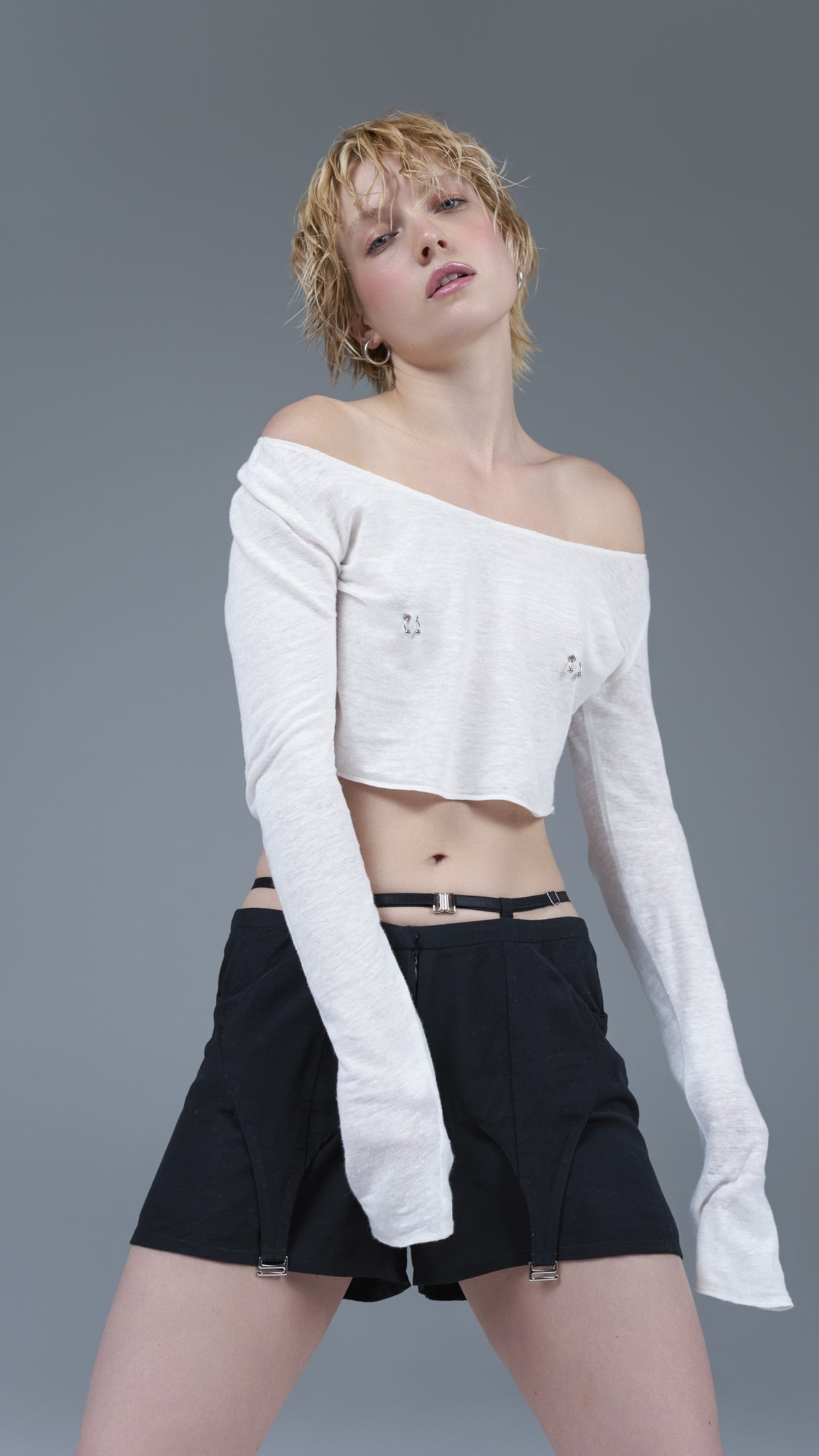 Longsleeve Piercing White Crop