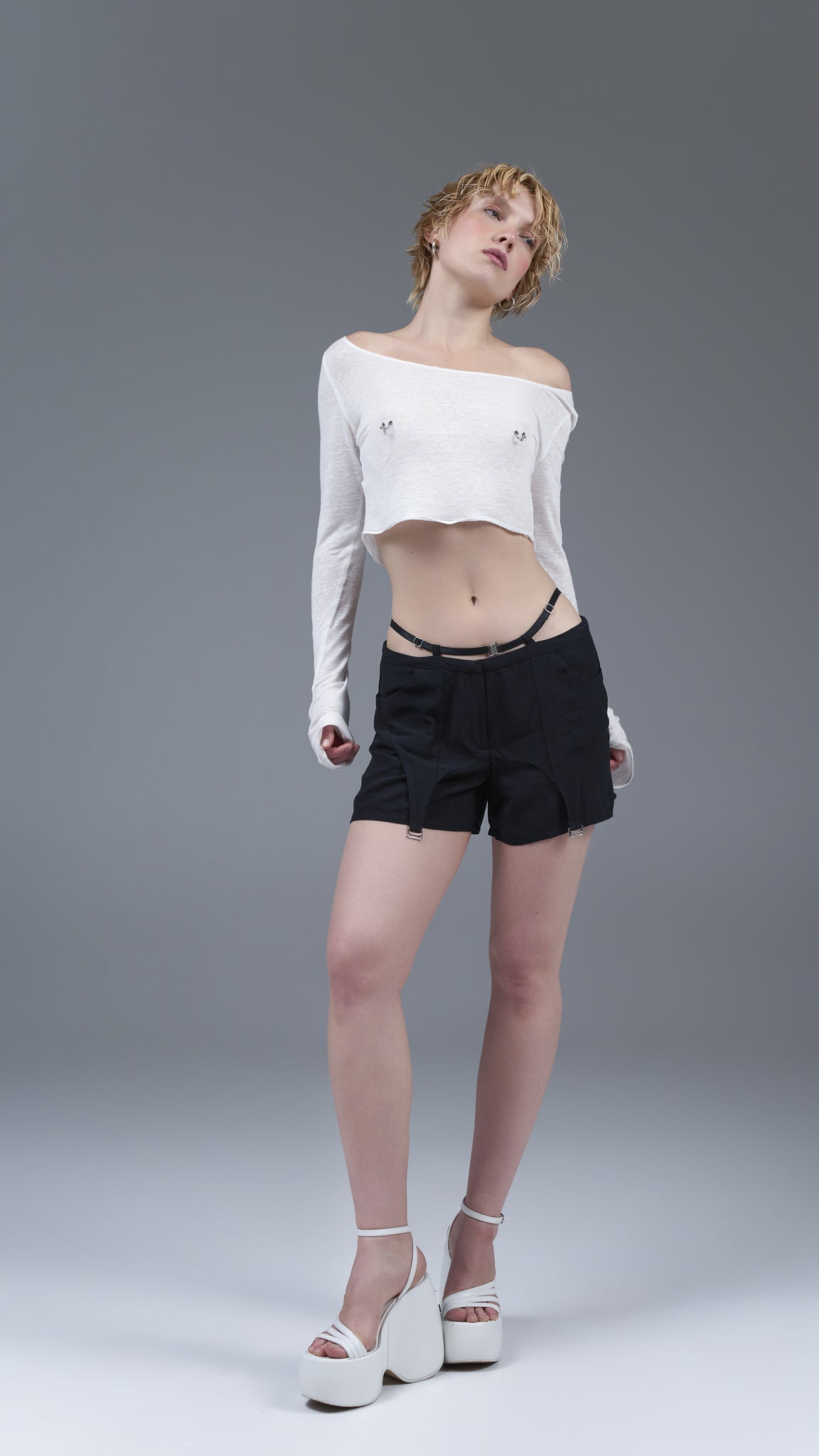 Longsleeve Piercing White Crop