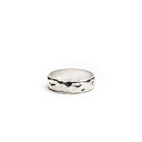 Wavy ring