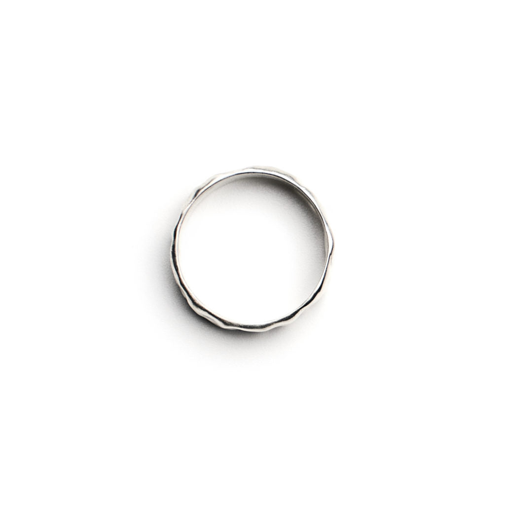 Wavy ring